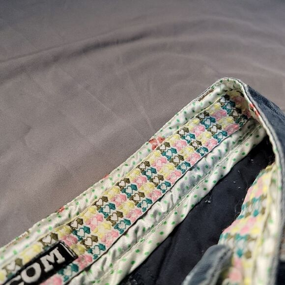 Vintage 90s kids Volcom Jean shorts - size 0, floral inside lining made in Macau - Picture 9 of 9